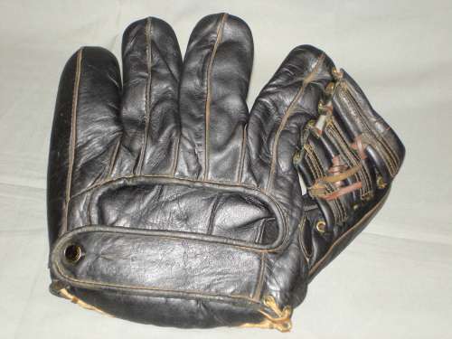 Joe DiMaggio Spalding 107 Back